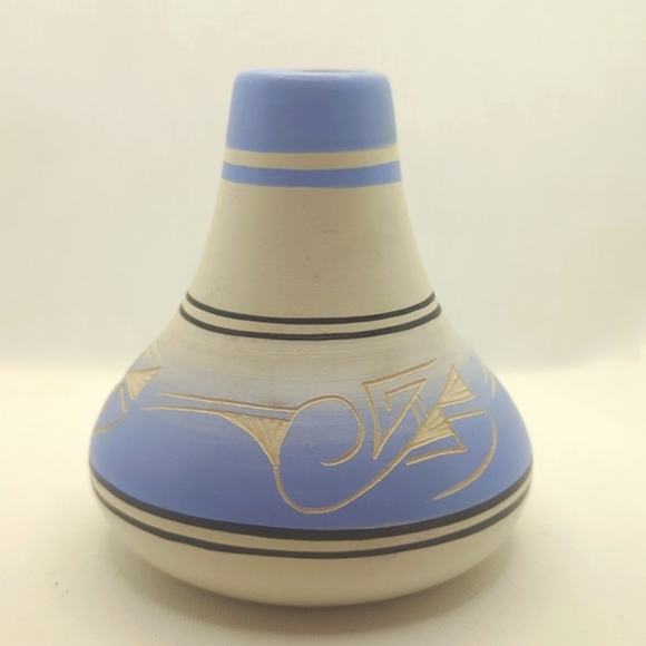 Navajo Pottery - signed by artist - Picture 1 of 8
